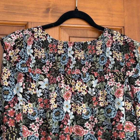 LOFT floral smocked top - Picture 5 of 6